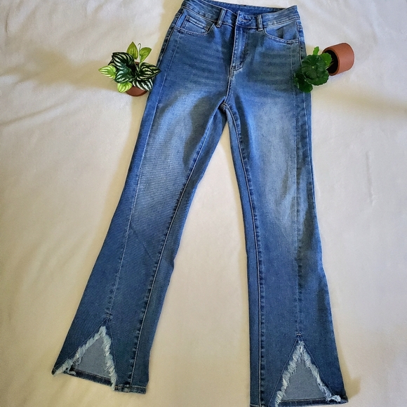 Raw Hem Flare Leg Jeans - Picture 2 of 8